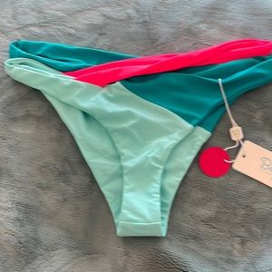 NWT Beach Bunny Skylar Skimpy bottom